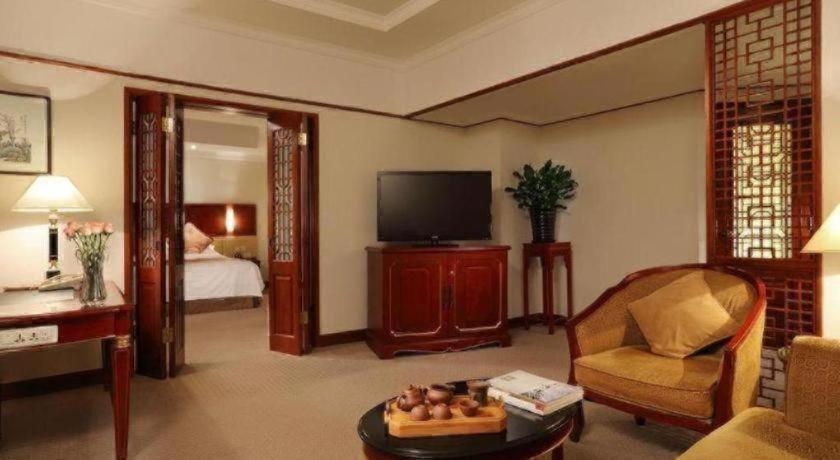 Capital Hotel 5*
